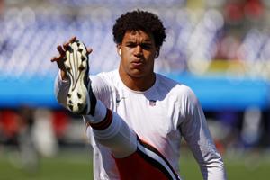 Sep 14, 2025; Baltimore, Maryland, USA; Cleveland Browns defensive end Joe Tryon-Shoyinka (90) warms up. at M&T Bank Stadium. Mandatory Credit: Peter Casey-Imagn Images