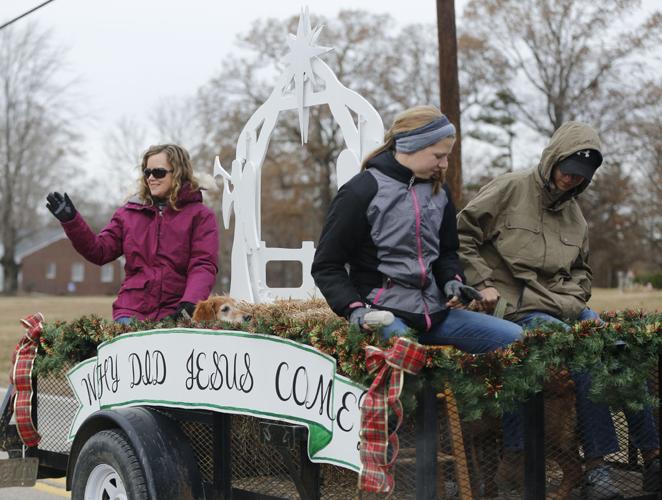 Powhatan parade spreads Christmas cheer