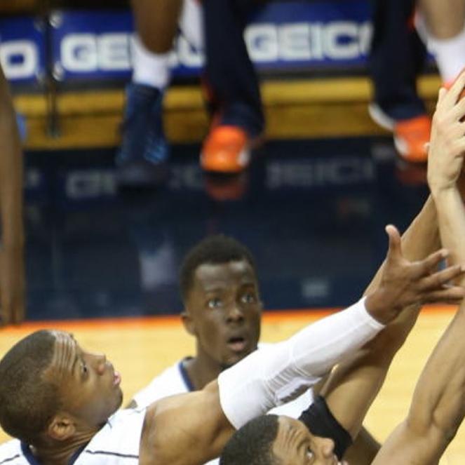Bennett Shuffling Front Court Players College Sports Richmond Com
