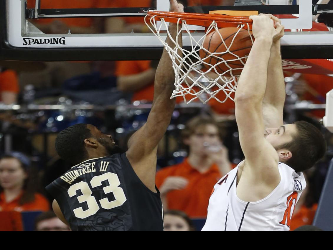 No 2 Uva Holds Off Wake Forest 61 60 College Sports Richmond Com