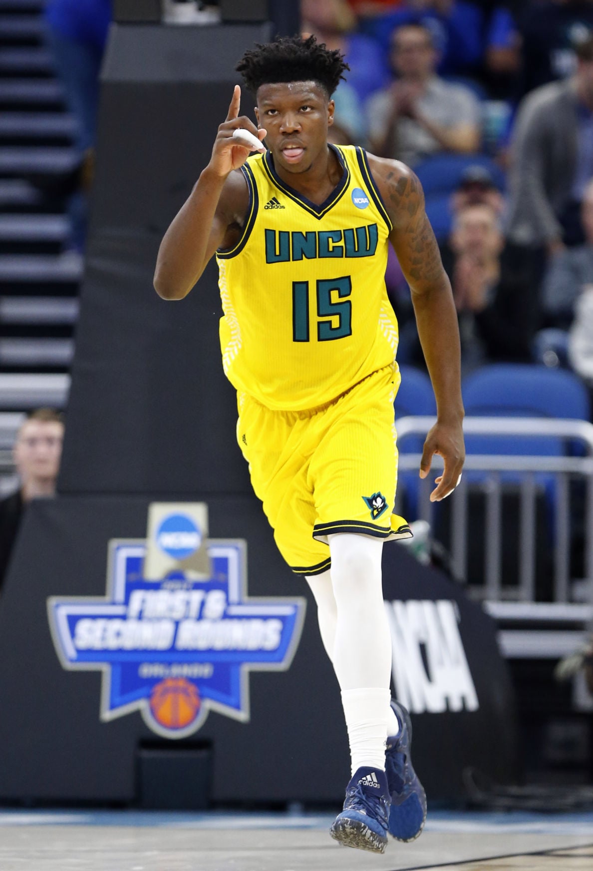 uncw basketball jersey