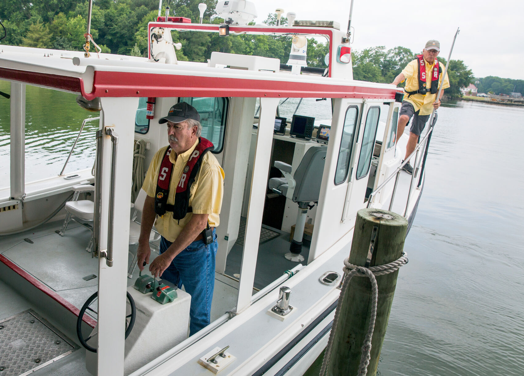 These Chesapeake Bay volunteers help boaters in trouble photo