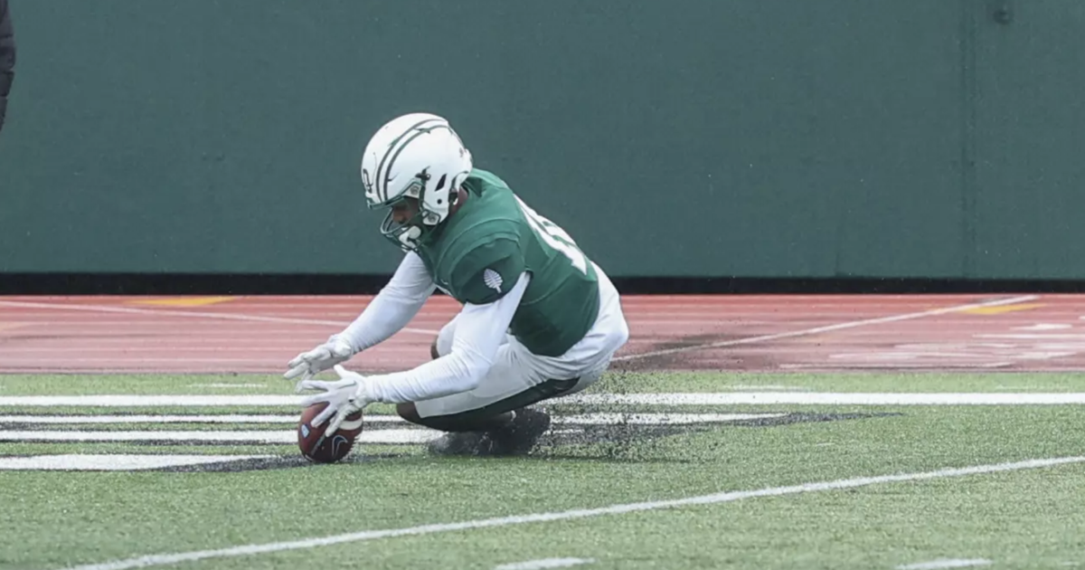 Das Footballteam der University of Virginia verpflichtet Patrick Campbell ...