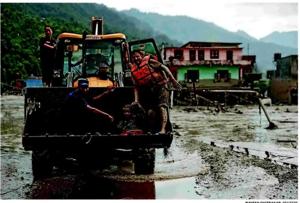 Hundreds missing in deadly flood