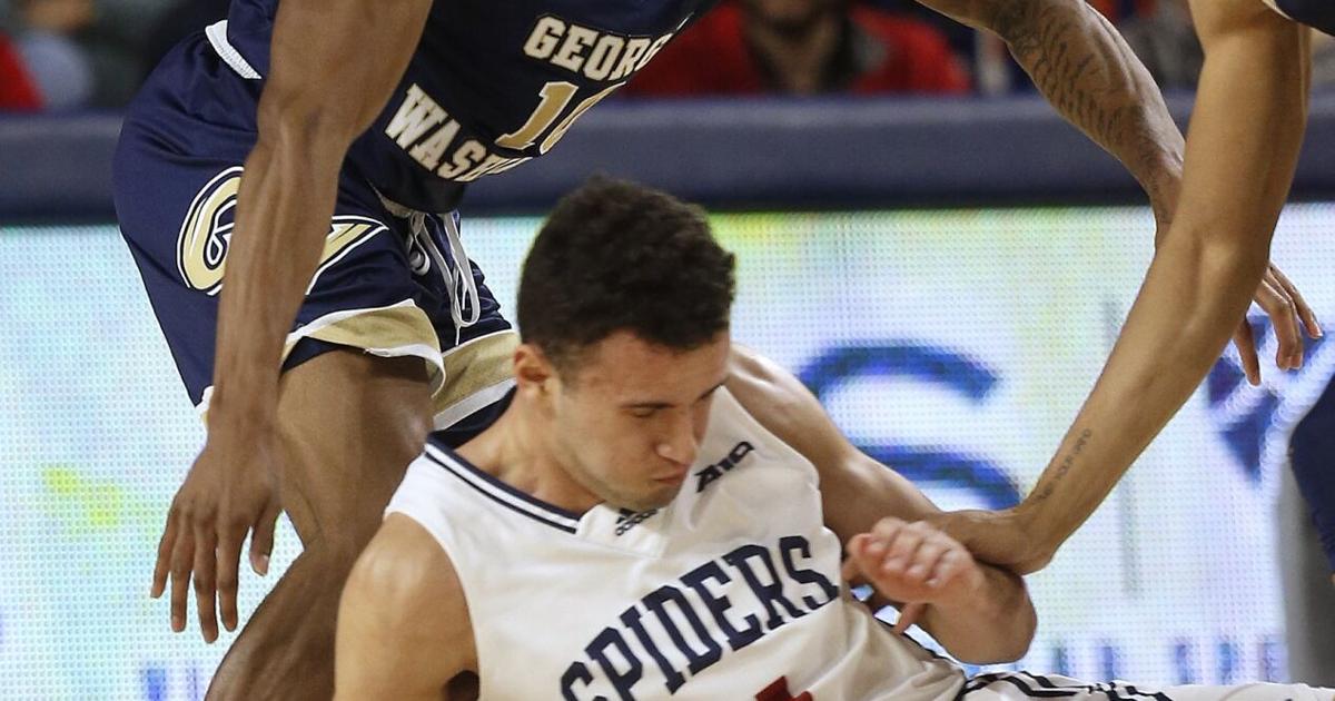Spiders continue evaluation of Jason Roche's right knee, injured at UMass