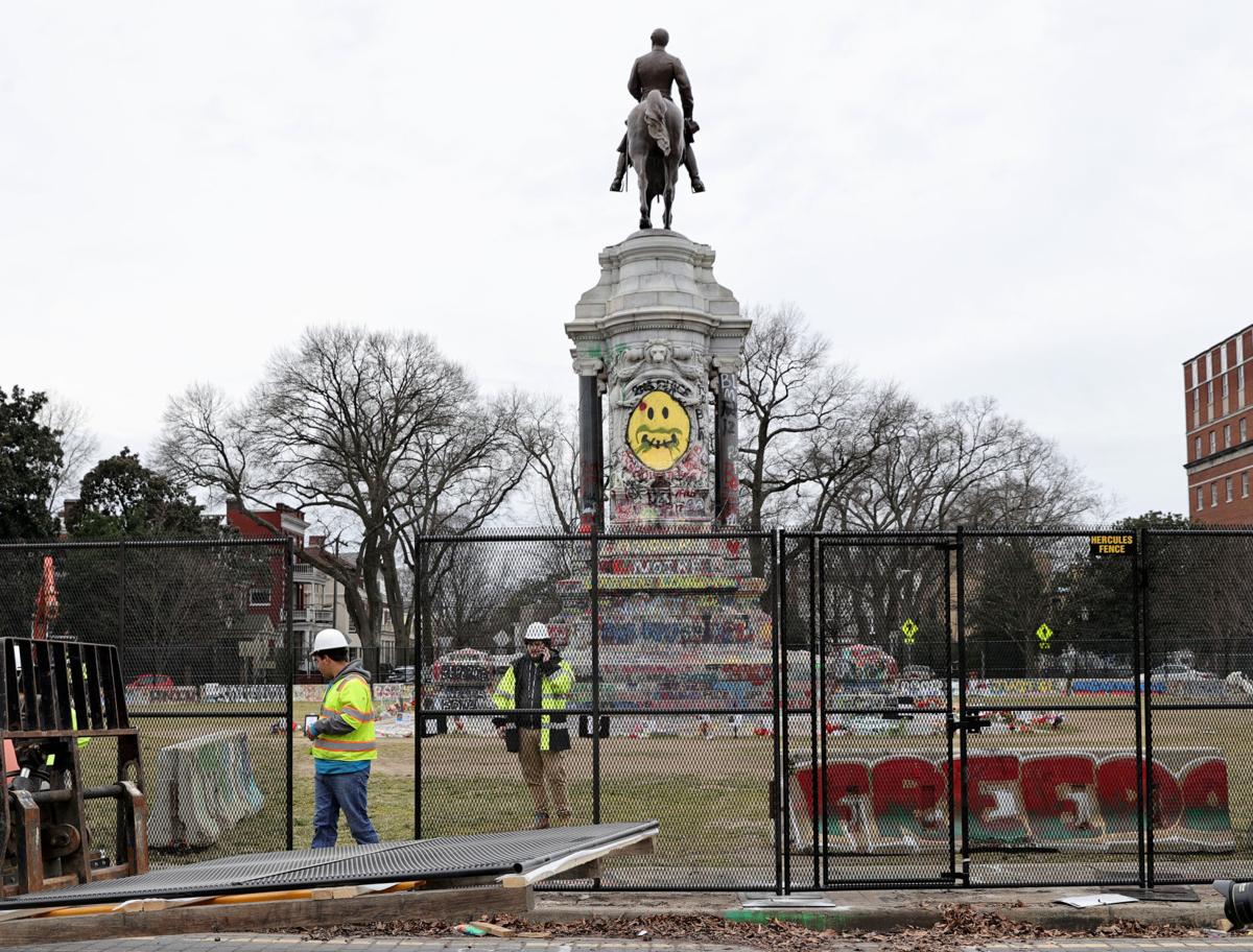 State installs fence around Lee Monument to prepare for statue's future