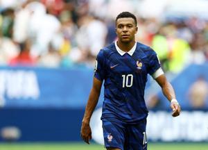 SOCCER-WORLDCUP-FRA-ENG/