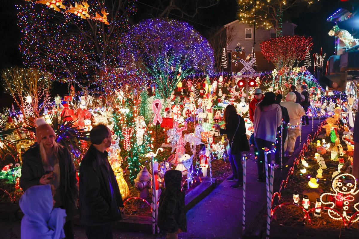 Best holiday lights in Henrico, West End of Richmond, image size:1200x800