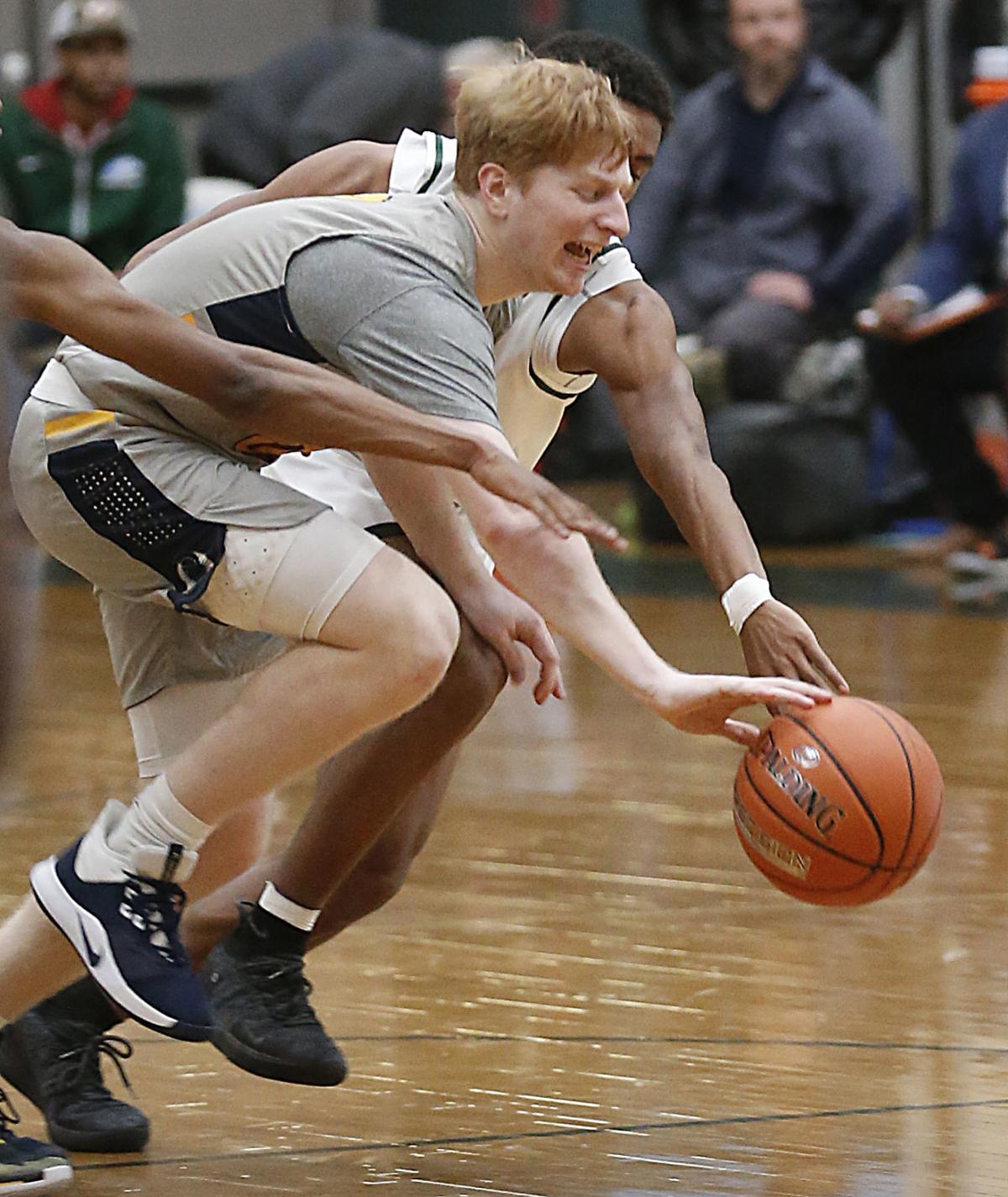 Zach Rosenthal S 87 Second Scoring Spree Late Free Throws Help