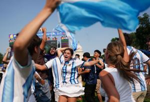 SOCCER-WORLDCUP-ENG-ARG/FANS-WASHINGTONDC