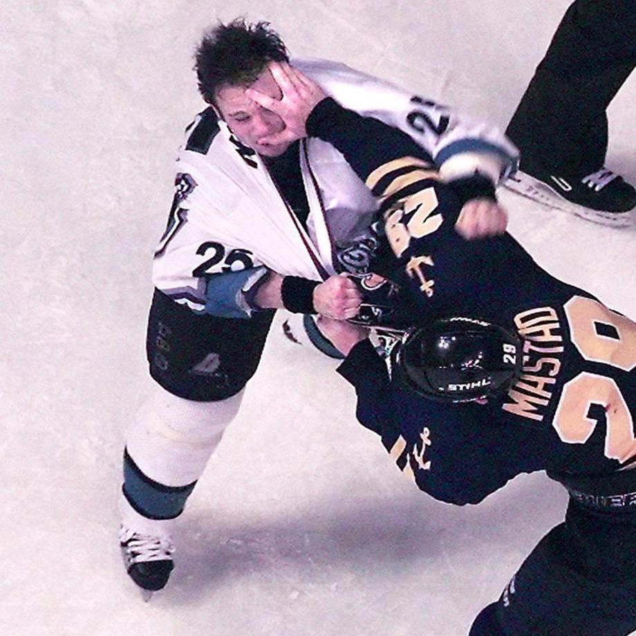 høj sandhed Bering strædet Jerry Lindquist's Sports Memories: The best fighter to lace them up for a  Richmond hockey team | Local | richmond.com