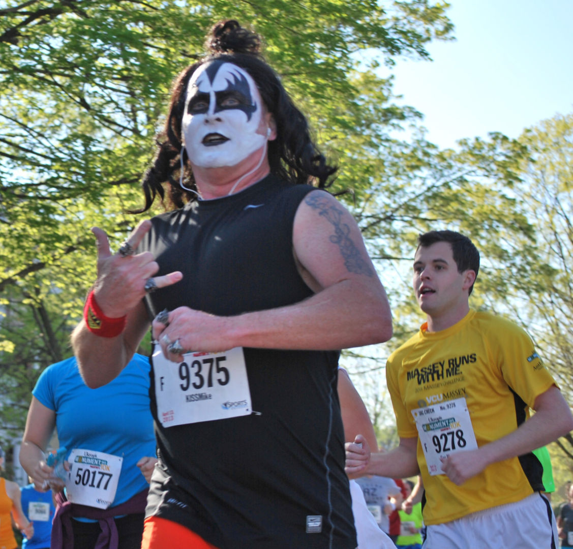 PHOTOS Monument Ave. 10K Dress up and Run Entertainment