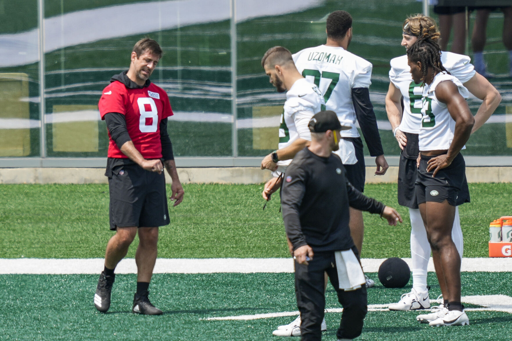 Aaron Rodgers strains calf during warmups sits out Jets practice