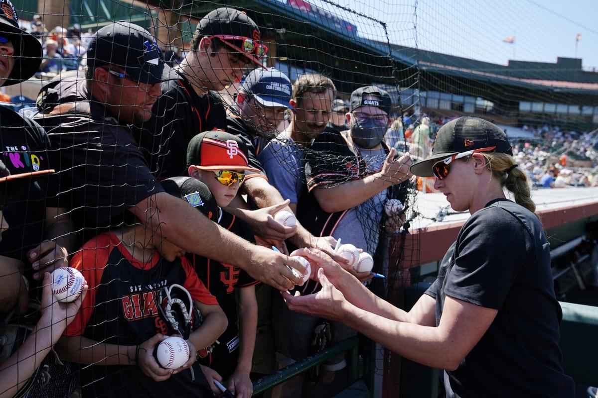 Dusty Baker gets 2,000th win as Astros down Mariners 4-0