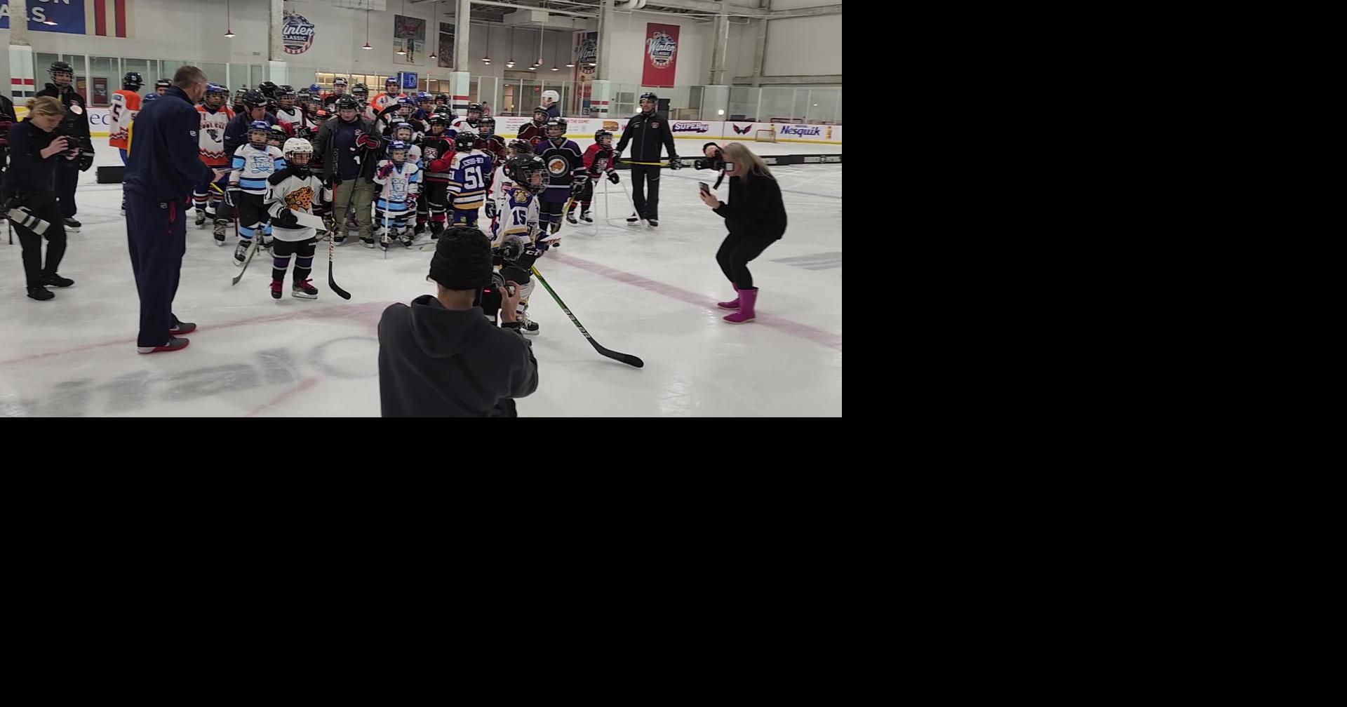 Alex Ovechkin passed out autographs->その他の画像