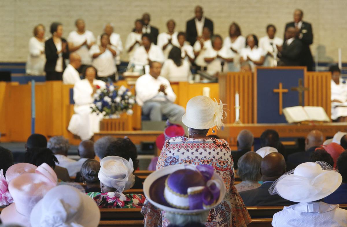 PHOTOS Baptist Deacons worship prior to start of National Convention