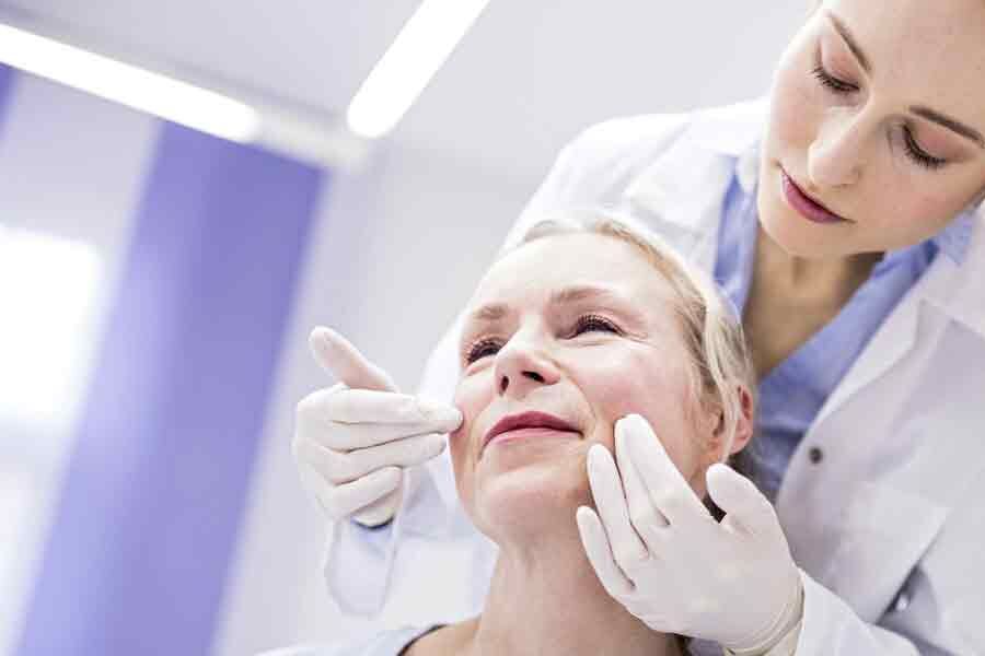 7 Steps to become an esthetician: Salary, skills, and more