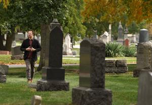 Column: Historian brings us more discoveries about a famous Chicago cemetery