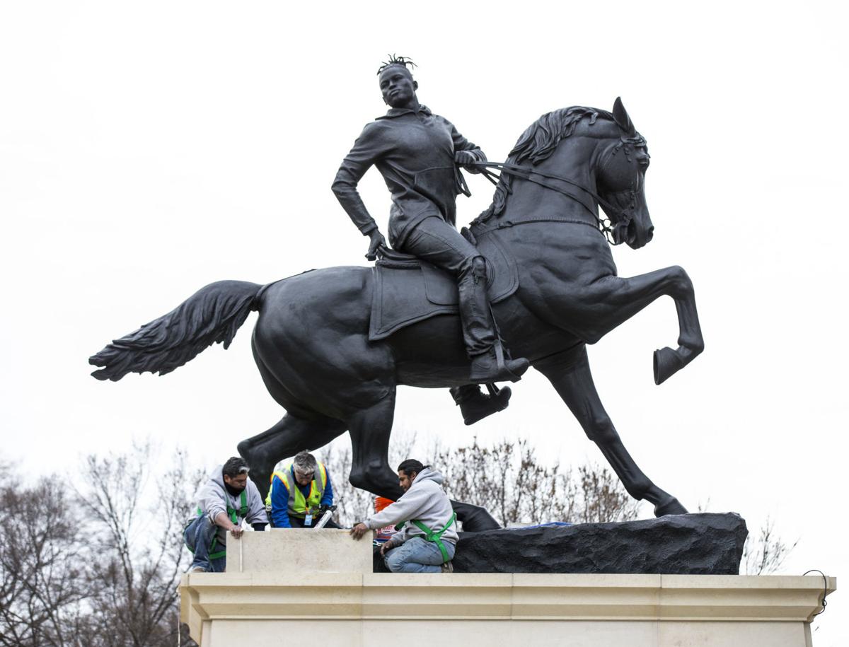 Installation begins for Kehinde Wiley's 'Rumors of War' at VMFA; street