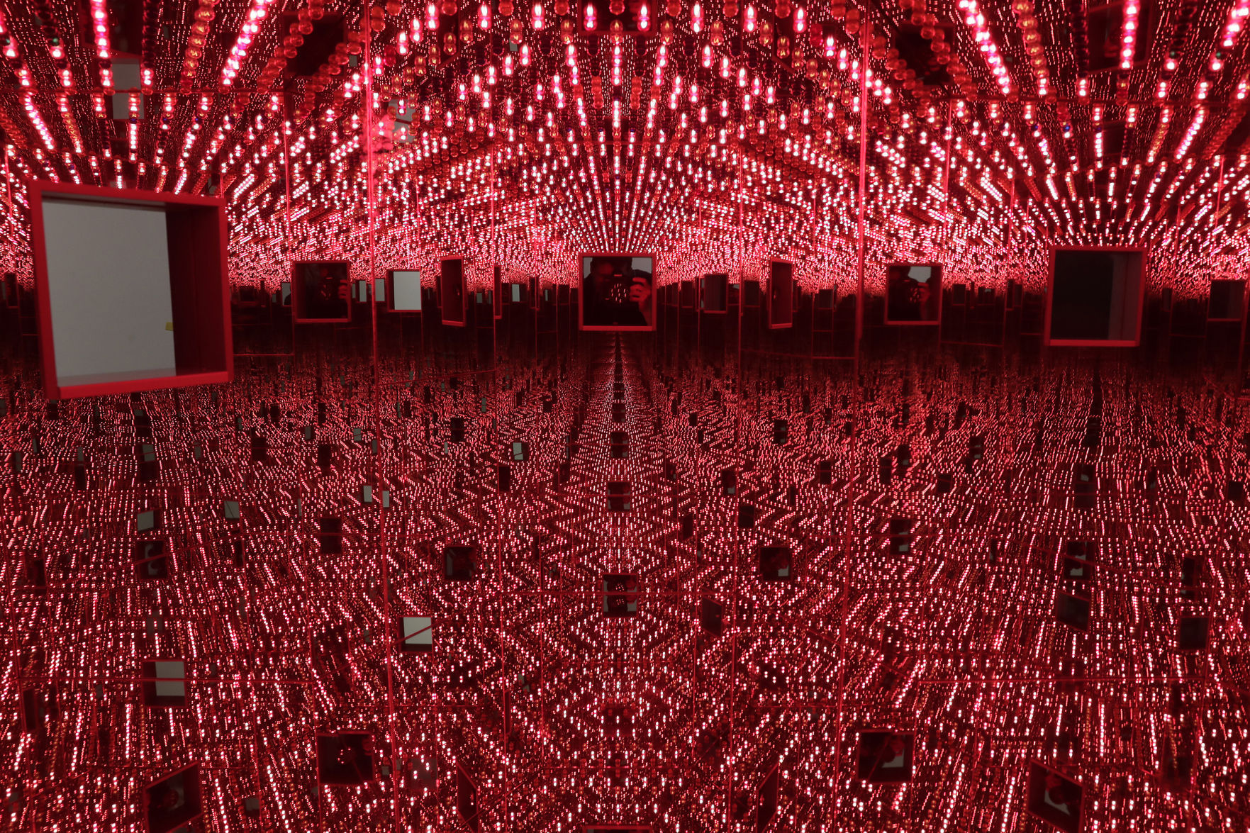 The Radical Connectivity Of Yayoi Kusama Infinity Mirror Rooms Art   59f9e65ef079c.image 