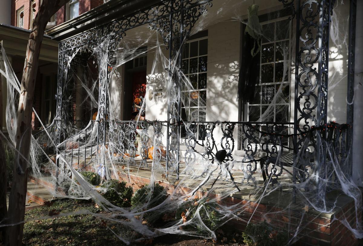 PHOTOS Hanover Ave Houses at Halloween, a Haunting Habit