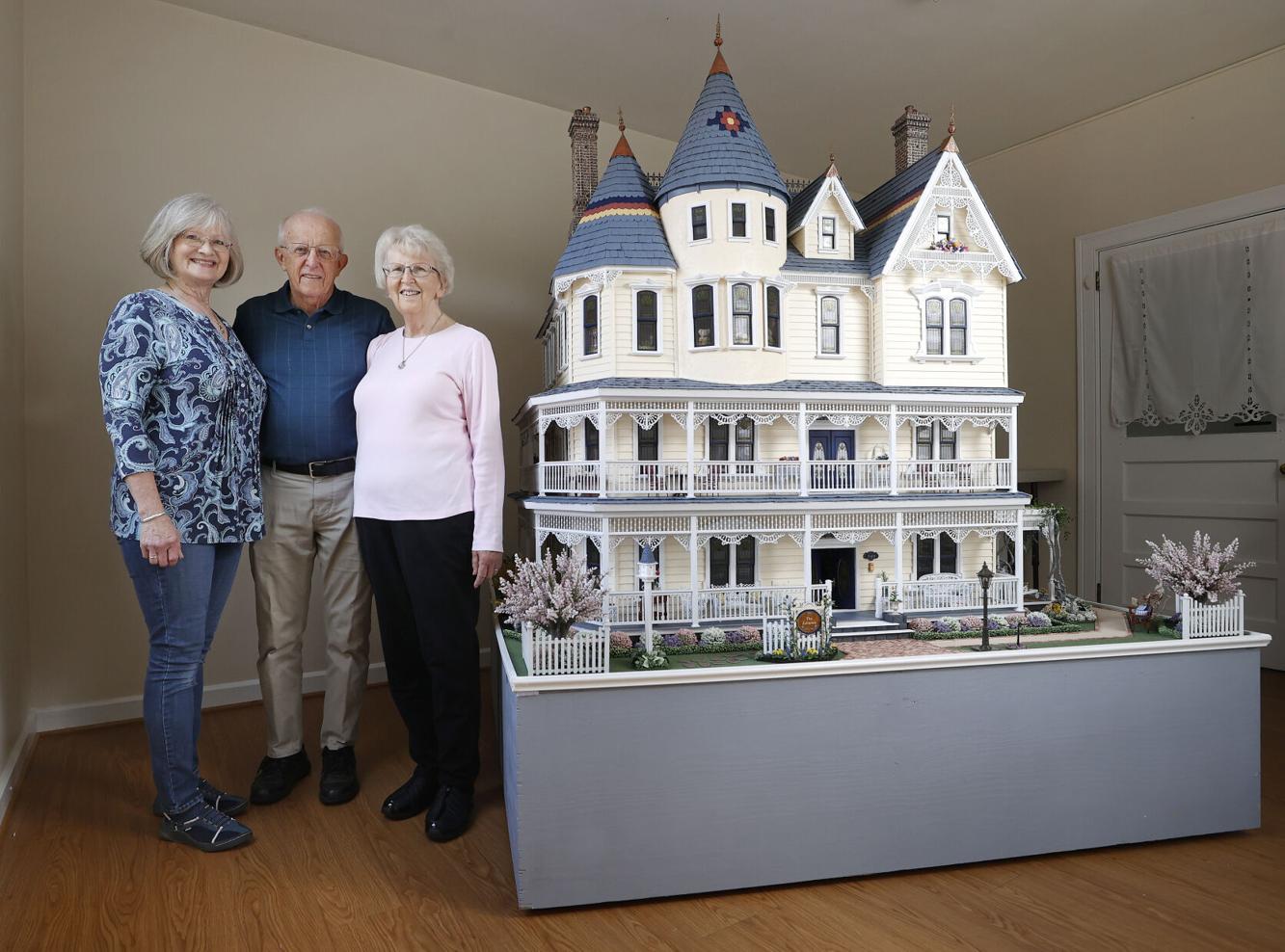 PHOTOS The Juliana, a Victorian doll house