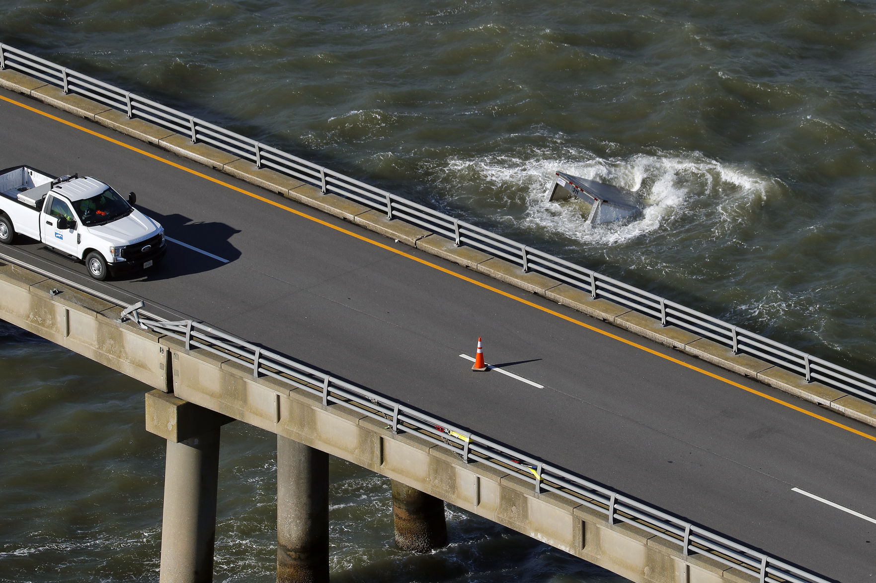 Search Ends For Driver Of Truck That Went Off Chesapeake Bay Bridge   5feb7f4837e76.image 