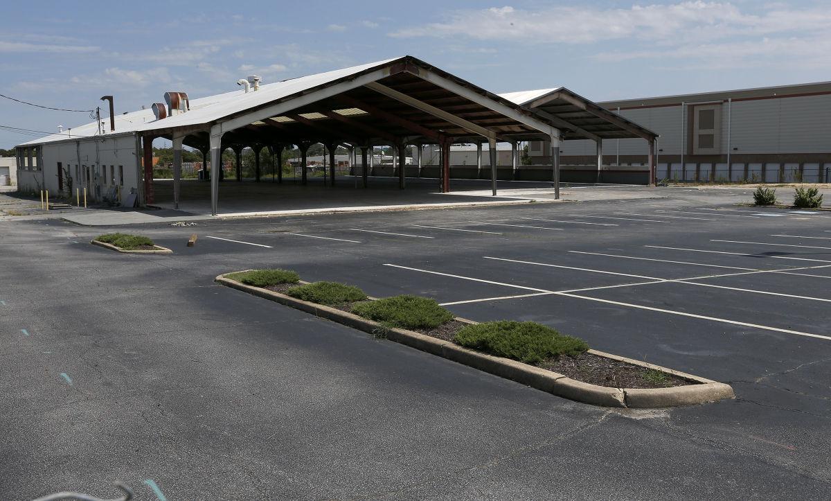 Pleasants Hardware to close flagship store; possible sale of chain in