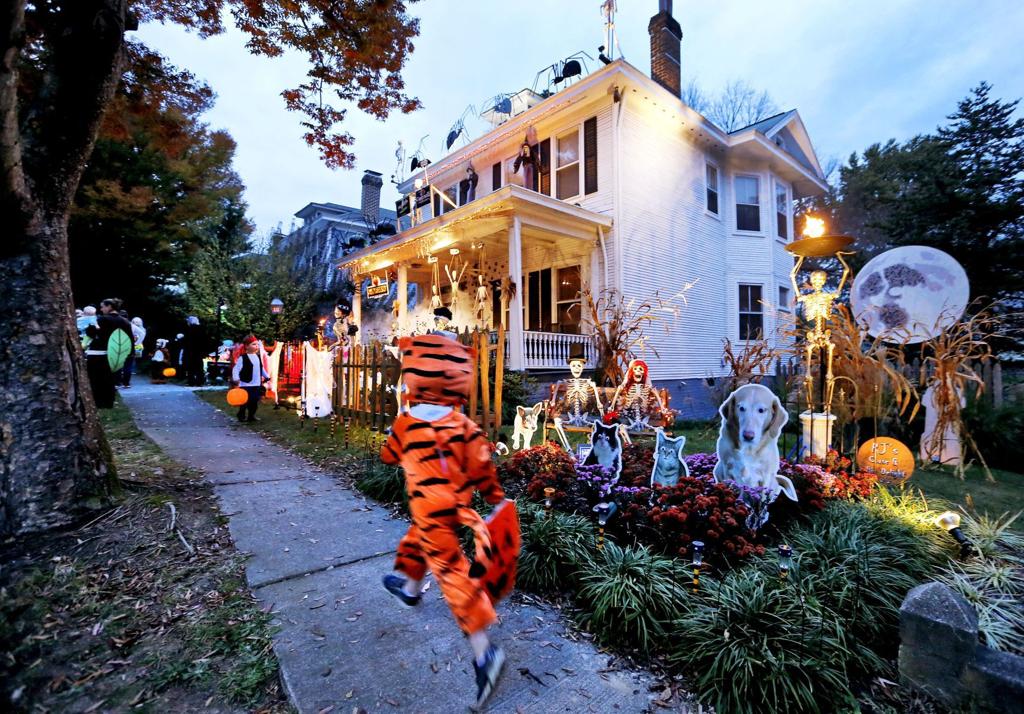 hanover richmond halloween 2020 The History Of Halloween On Richmond S Hanover Avenue Entertainment Richmond Com hanover richmond halloween 2020