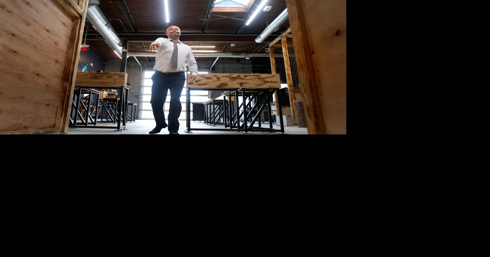 Richmond knife thrower among the world's best, has opened a knife and