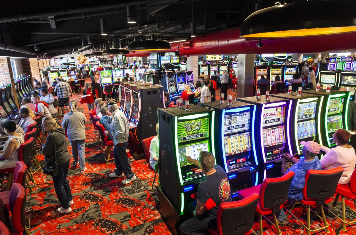 Will colonial downs have slot machines dispense