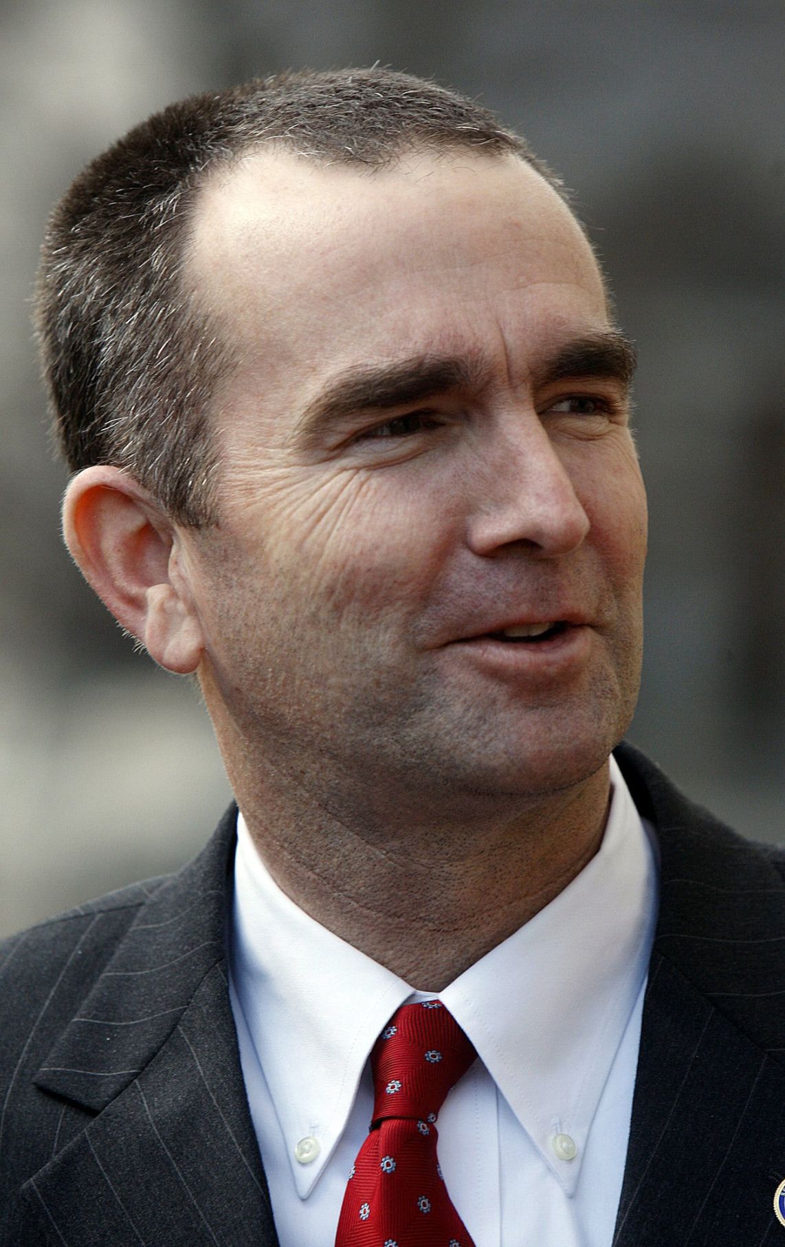 Clinton team enlists Northam to blast Trump on veterans’ issue Local