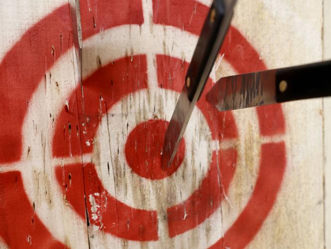 Richmond knife thrower among the world's best, has opened a knife and