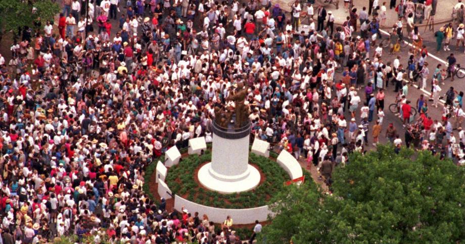Am 10. Juli 1996 wurde in Richmond das Arthur-Ashe-Denkmal enthüllt.