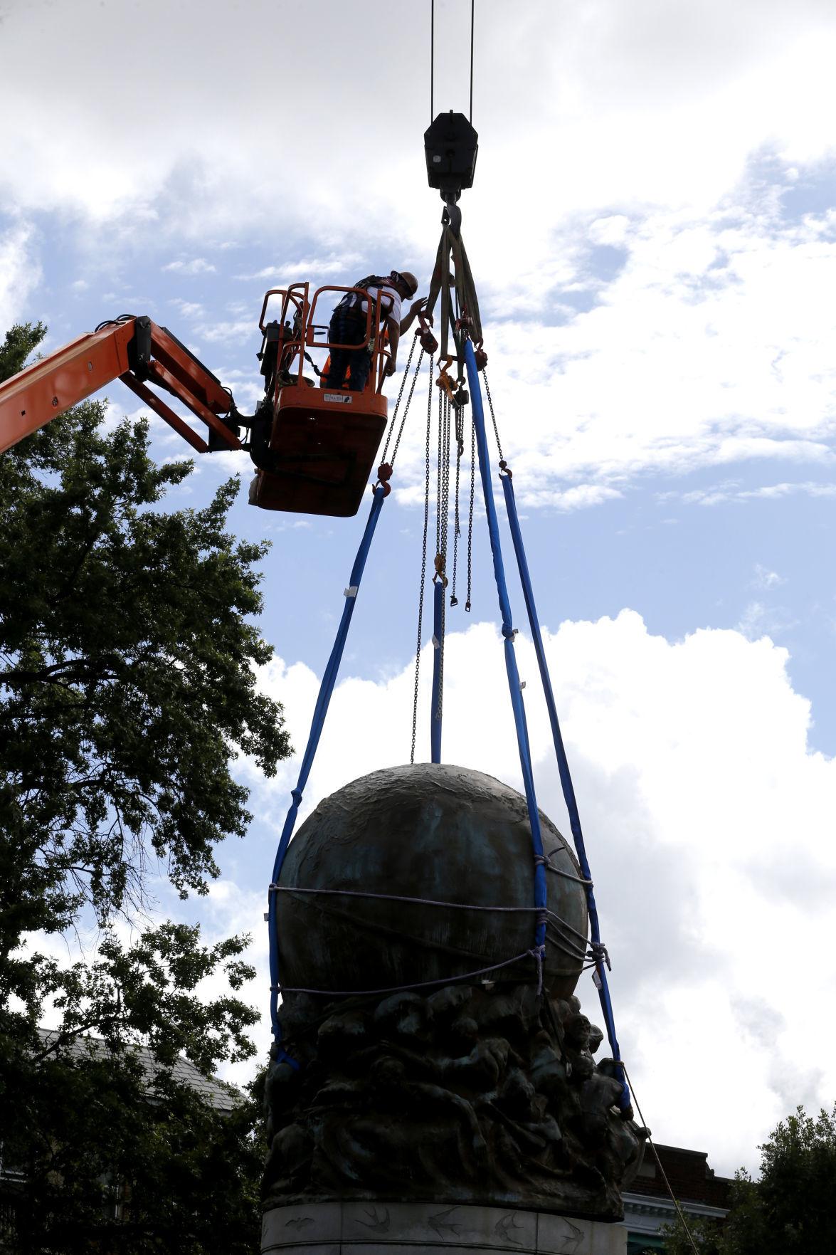 Crews wrap up a whirlwind week of removing Confederate monuments in