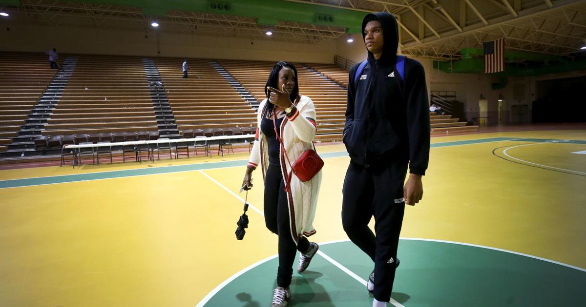 Isiah Dodd John Marshall's Isaiah Todd — the top-ranked high school basketball ...