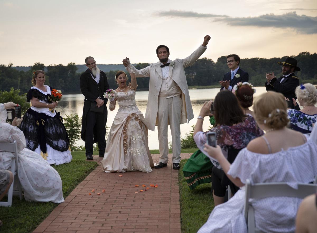 'Mary Todd' marries her 'Abraham Lincoln' at the birthplace of James