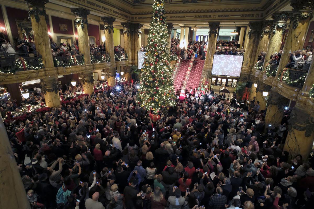 PHOTOS Annual Tree Lighting Ceremony at the Jefferson