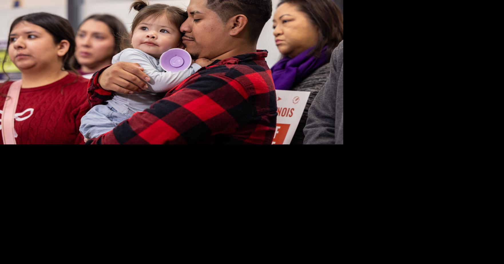 Suburban Chicago dad says federal agents pepper-sprayed him and toddler