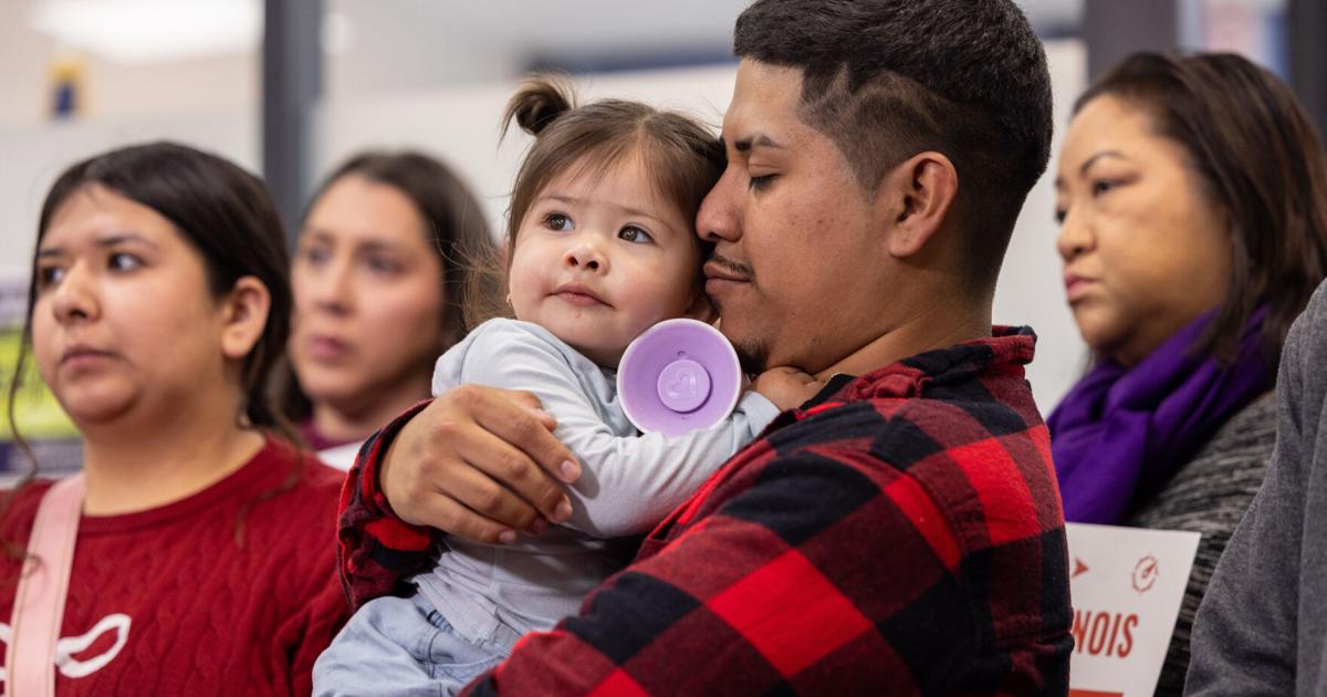 Suburban Chicago dad says federal agents pepper-sprayed him and toddler