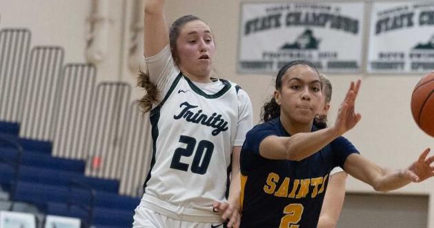 Eldredge, Basketballspielerin der Trinity Episcopal High School, weiß ...