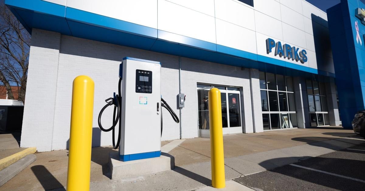 As Youngkin fights the EV transition, Warner and Kaine deliver funds for Richmond-area charging (emoltzen.substack.com)
