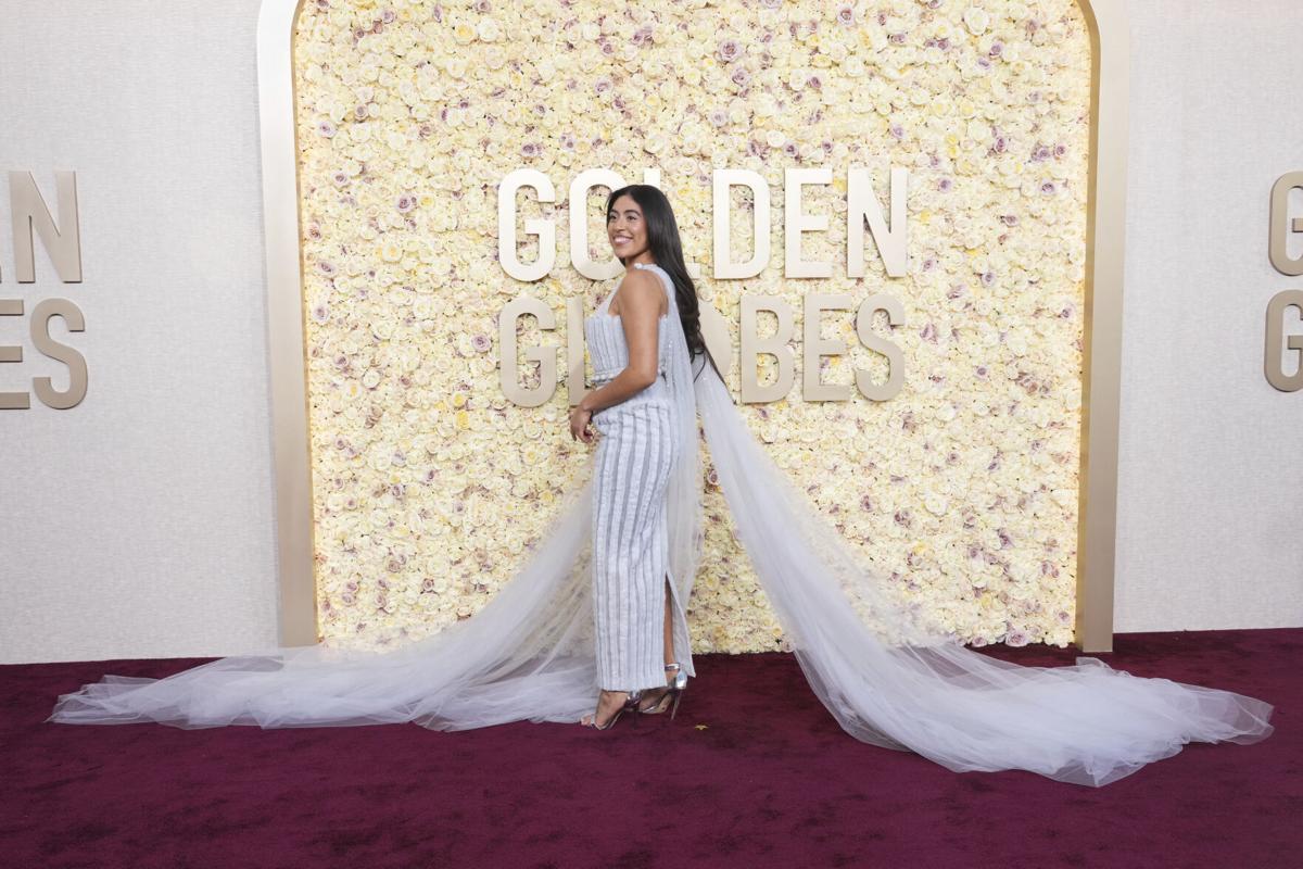 Oprah Stuns In Purple on Golden Globes Red Carpet