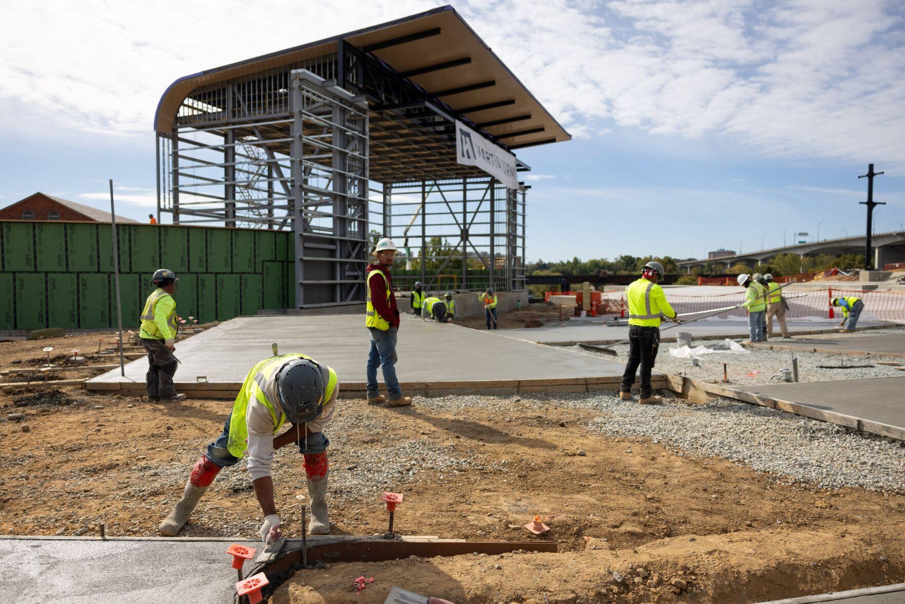 Who will play at Richmond's riverfront amphitheater?