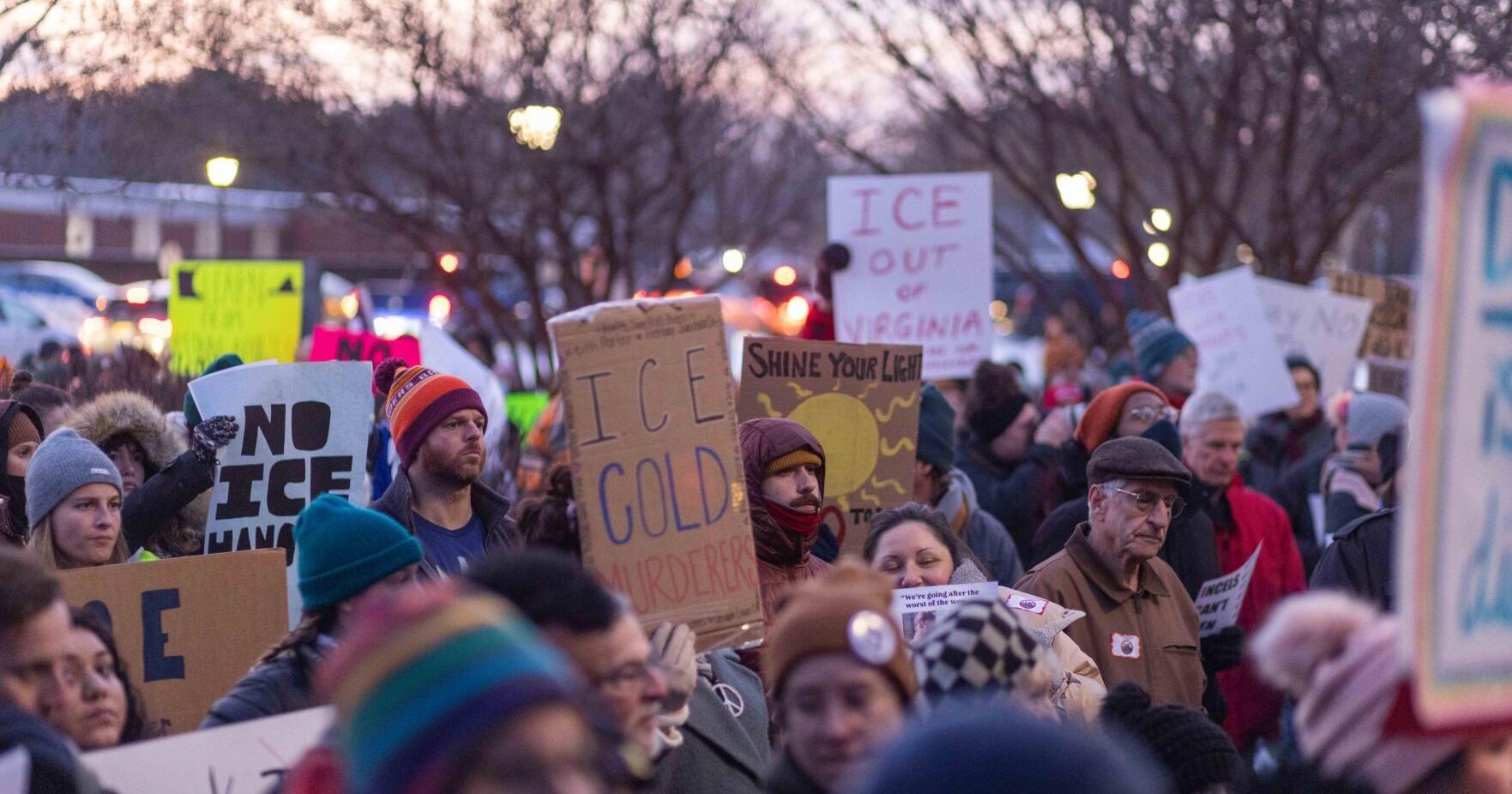 Photos : Protesters rally against an ICE facility in Hanover