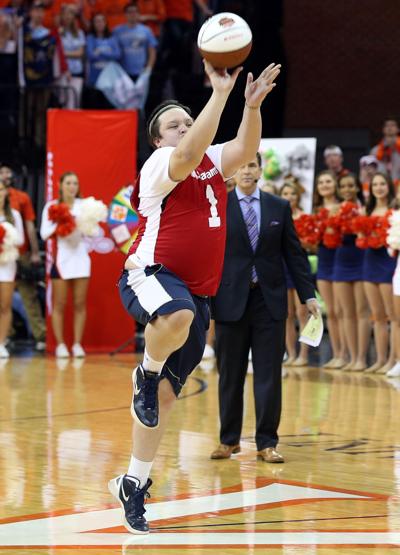 U Va Student Sinks Half Court Shot During Espn S College Gameday