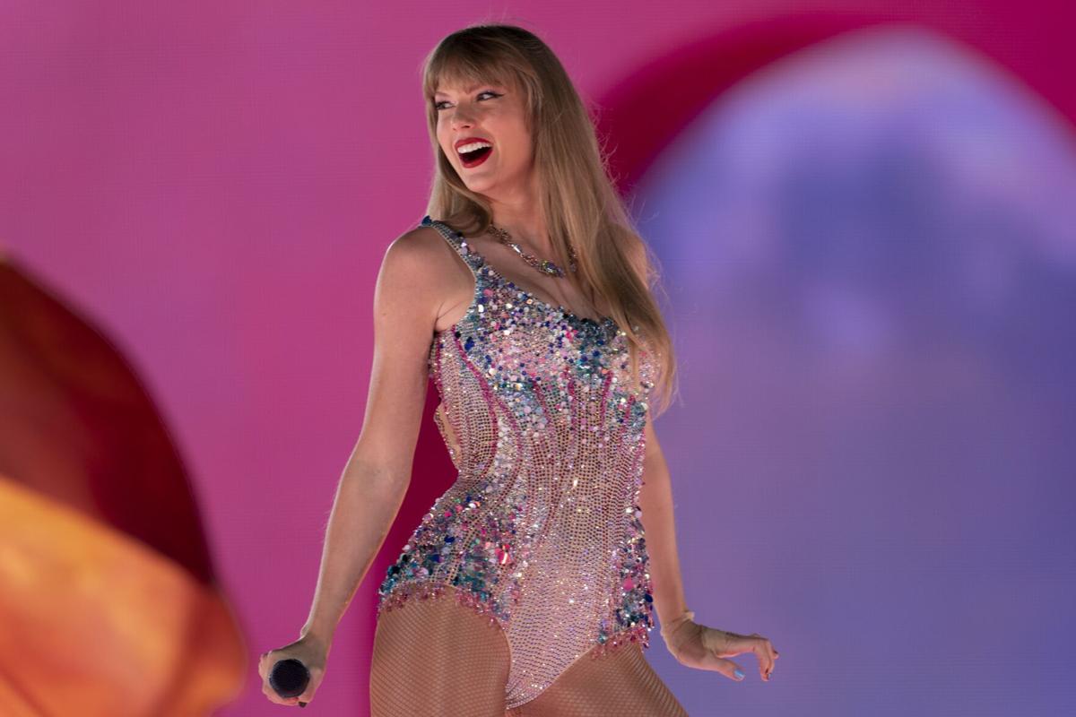 You'll Want to Live in Taylor Swift's $70 Nike Leggings