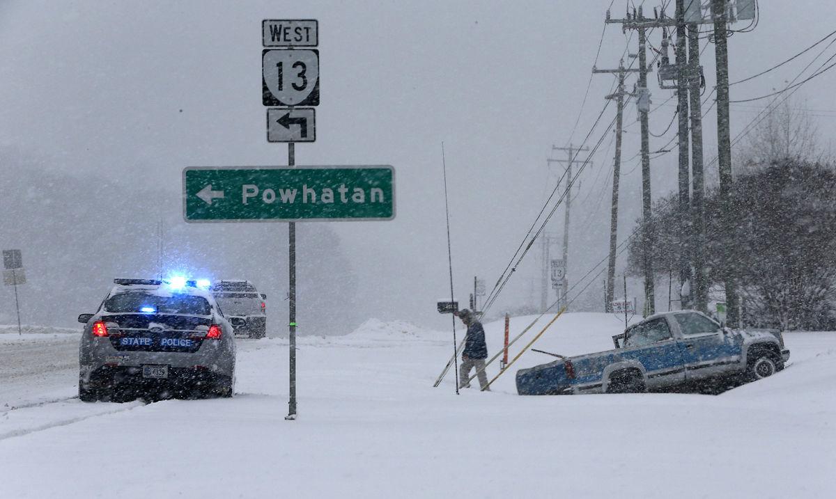 Sunday�s snowstorm leaves bad road conditions and leads to lots of car
