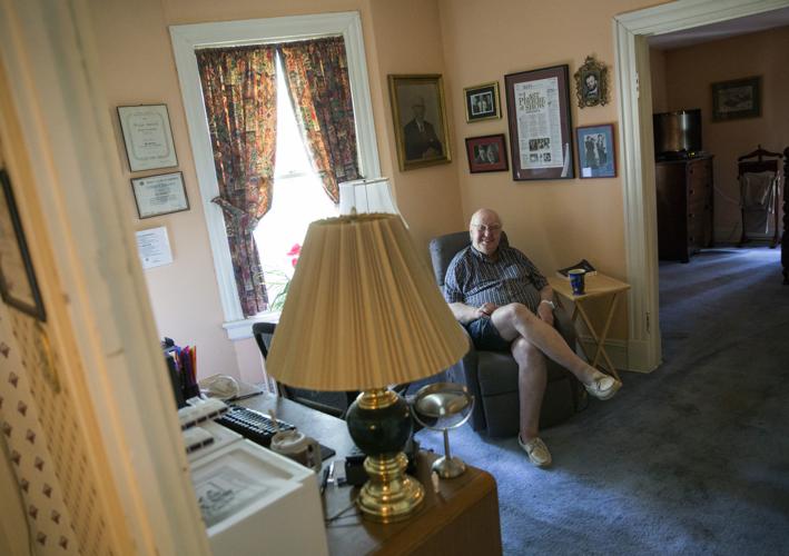 Richmond theater community honors longtime RTD critic Roy Proctor for 30 years of work