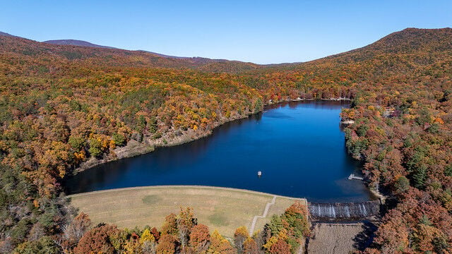 8 epic Virginia hikes with peak fall foliage views
